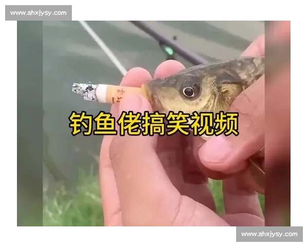 小孩哥单手擒大鱼！钓鱼佬：我的装备白升级了