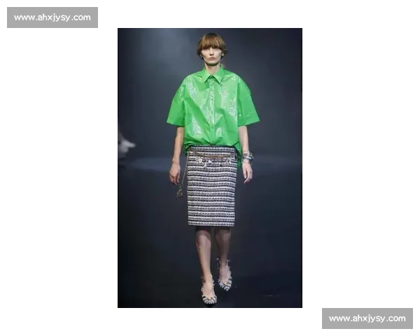 哈登跨界巴黎时装周引争议：为 WILLY CHAVARRIA 走秀自嘲 LV 供货商