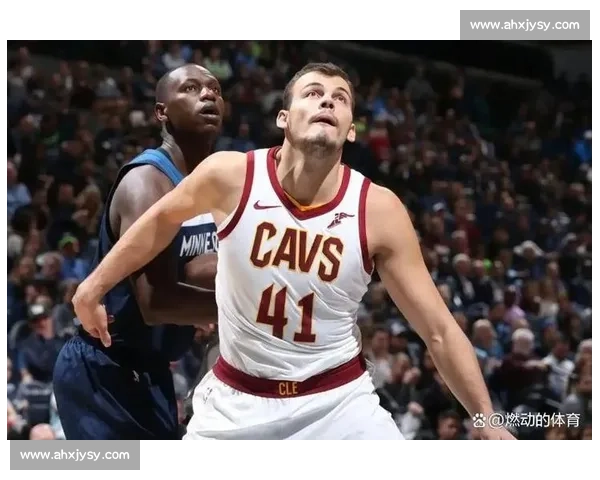 🔥东契奇惊现魔鬼瘦身！球衣号码从 077 缩水成 7，球迷惊呼认不出！🔥